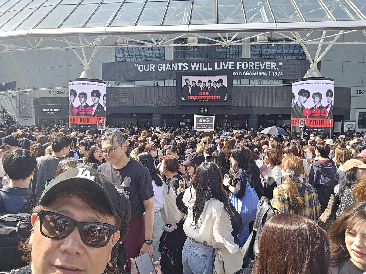 besshotetsuya's tweet image. 東京ドーム　BTS
アーミー！Army 　最高！
別所哲也
#ohayomorning  #BTS