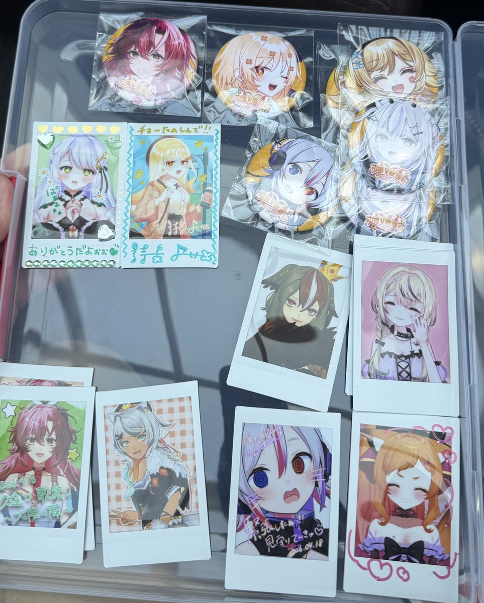 求:らんちぅ寿希ちゃん チェキ、缶バッジのそれぞれトレード希望です 求:らんちぅ寿希ちゃん チェキ、缶バッジのそれぞれトレード希望です