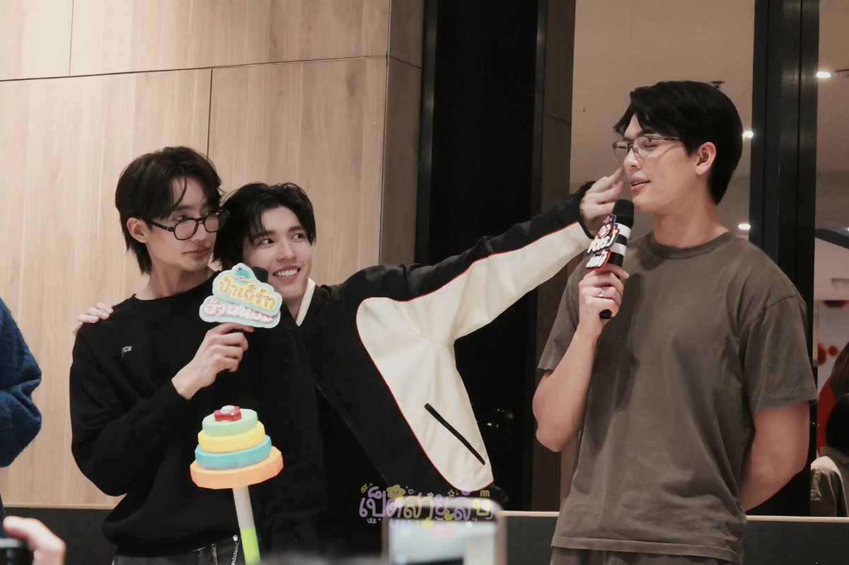 sxmsri_'s tweet image. 3คนนี้อยู่ด้วยกันเหมือนพี่คนโตที่ชอบสปอยน้องคนเล็ก แล้วคนโดนแกล้งคือพี่คนกลางมาก5555555665

#OnlyFriendsDreamOnEP8 #EarthPirapat #JossWayar #aou_tnbknr