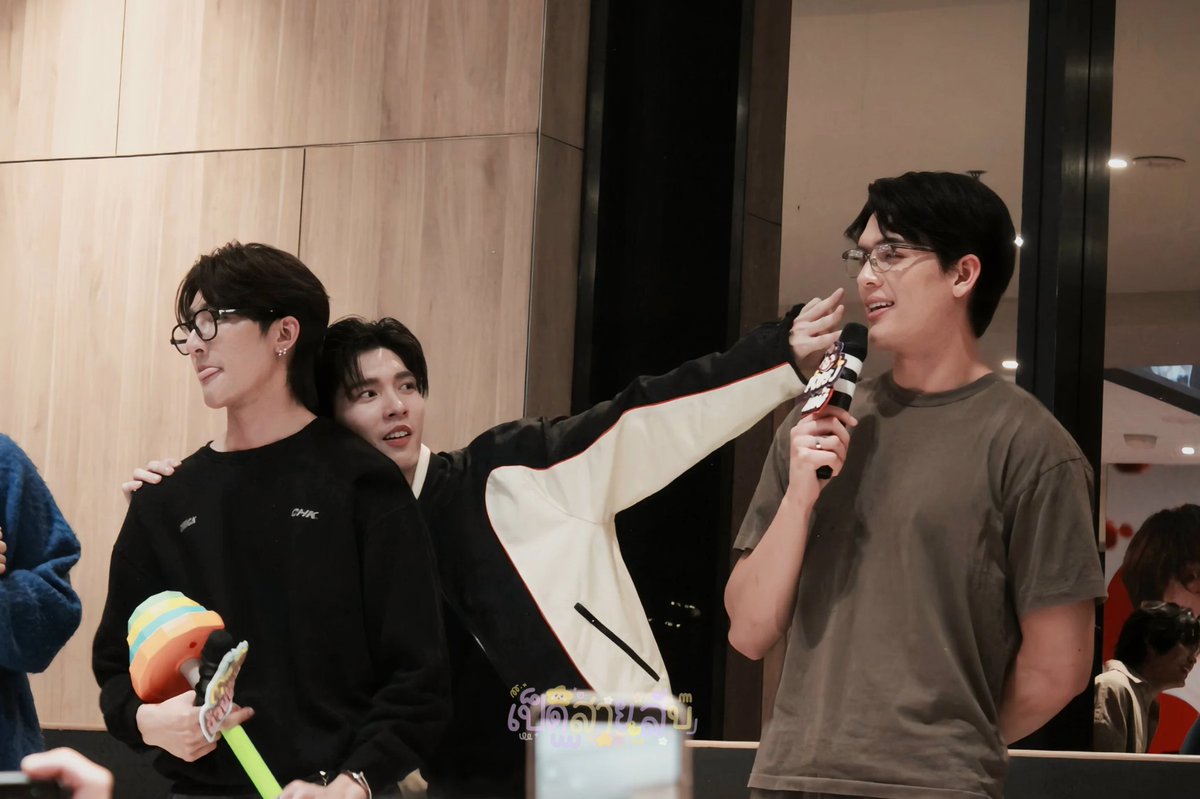 sxmsri_'s tweet image. 3คนนี้อยู่ด้วยกันเหมือนพี่คนโตที่ชอบสปอยน้องคนเล็ก แล้วคนโดนแกล้งคือพี่คนกลางมาก5555555665

#OnlyFriendsDreamOnEP8 #EarthPirapat #JossWayar #aou_tnbknr