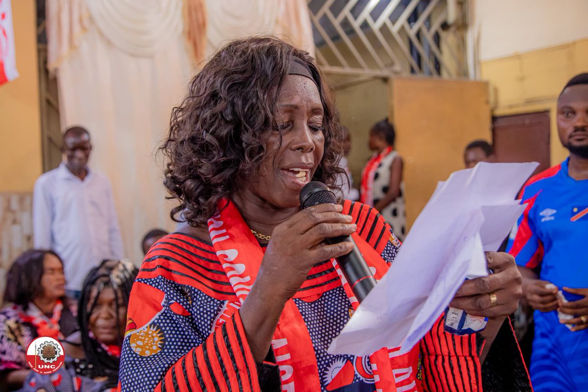 forceforcetv's tweet photo. Sous l’impulsion de Maman Thérèse Tshimambu, Présidente de la fédération des femmes de l’UNC N’djili, le mois de mars s’est clôturé en apothéose. Une démonstration de force et d’unité qui a rassemblé les milliers des femmes des 13 quartiers de la commune de N'djili 

@GaborienM https://t.co/CJcbhJXGo5