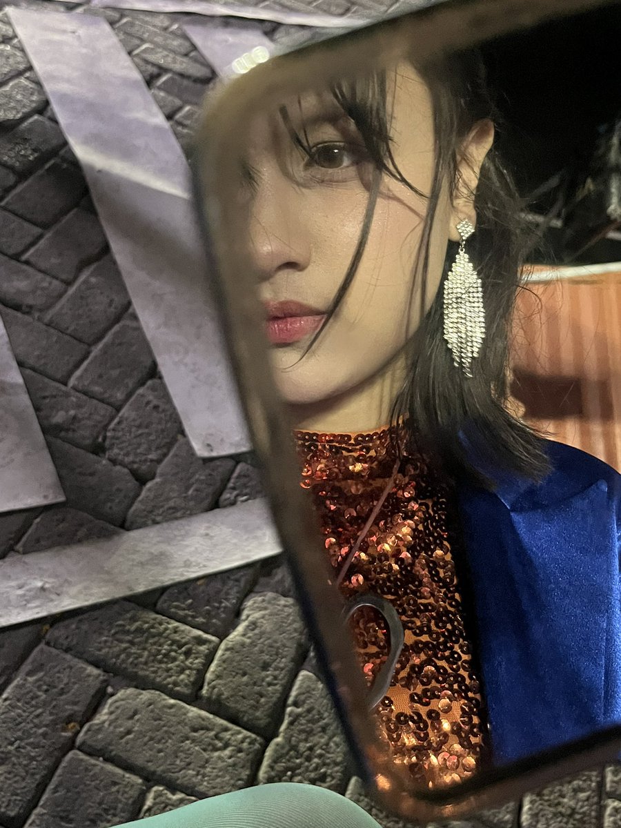 Nina Tutachia tweet media