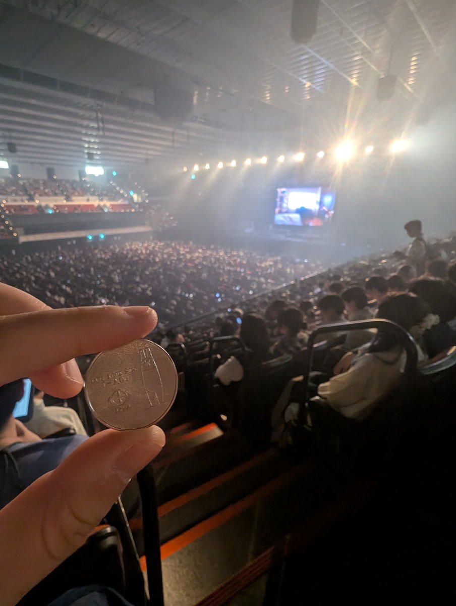 Maple_Elfuser's tweet photo. ライブ来てる https://t.co/LqGGo2cH6C