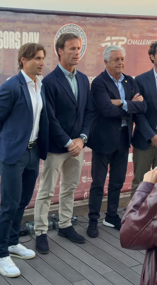 DavidFerrerGDF's tweet photo. 🥰@DavidFerrer87 (via @copafbvalencia ) https://t.co/GGq62GXXWT