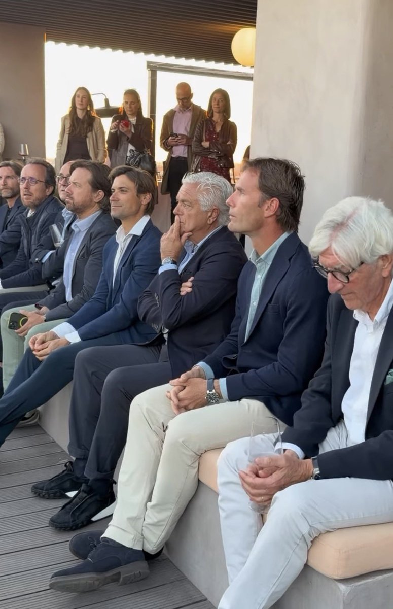 DavidFerrerGDF's tweet photo. 🥰@DavidFerrer87 (via @copafbvalencia ) https://t.co/GGq62GXXWT