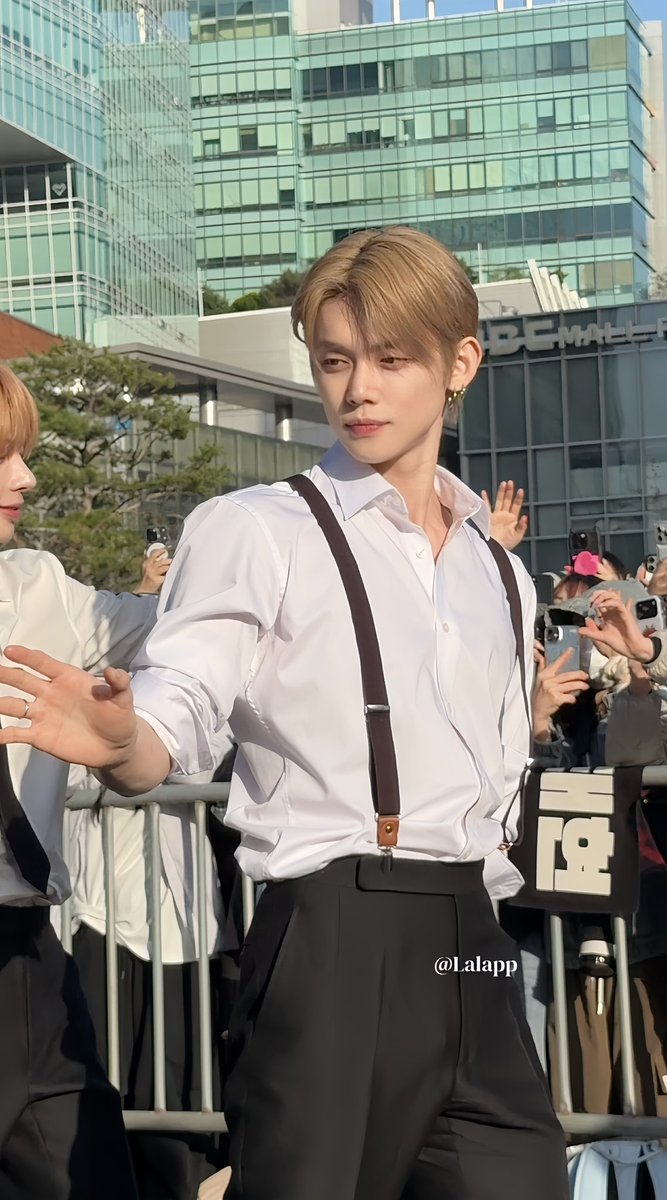sodajjun's tweet photo. bro is NOT real https://t.co/Odc0CzKdHZ