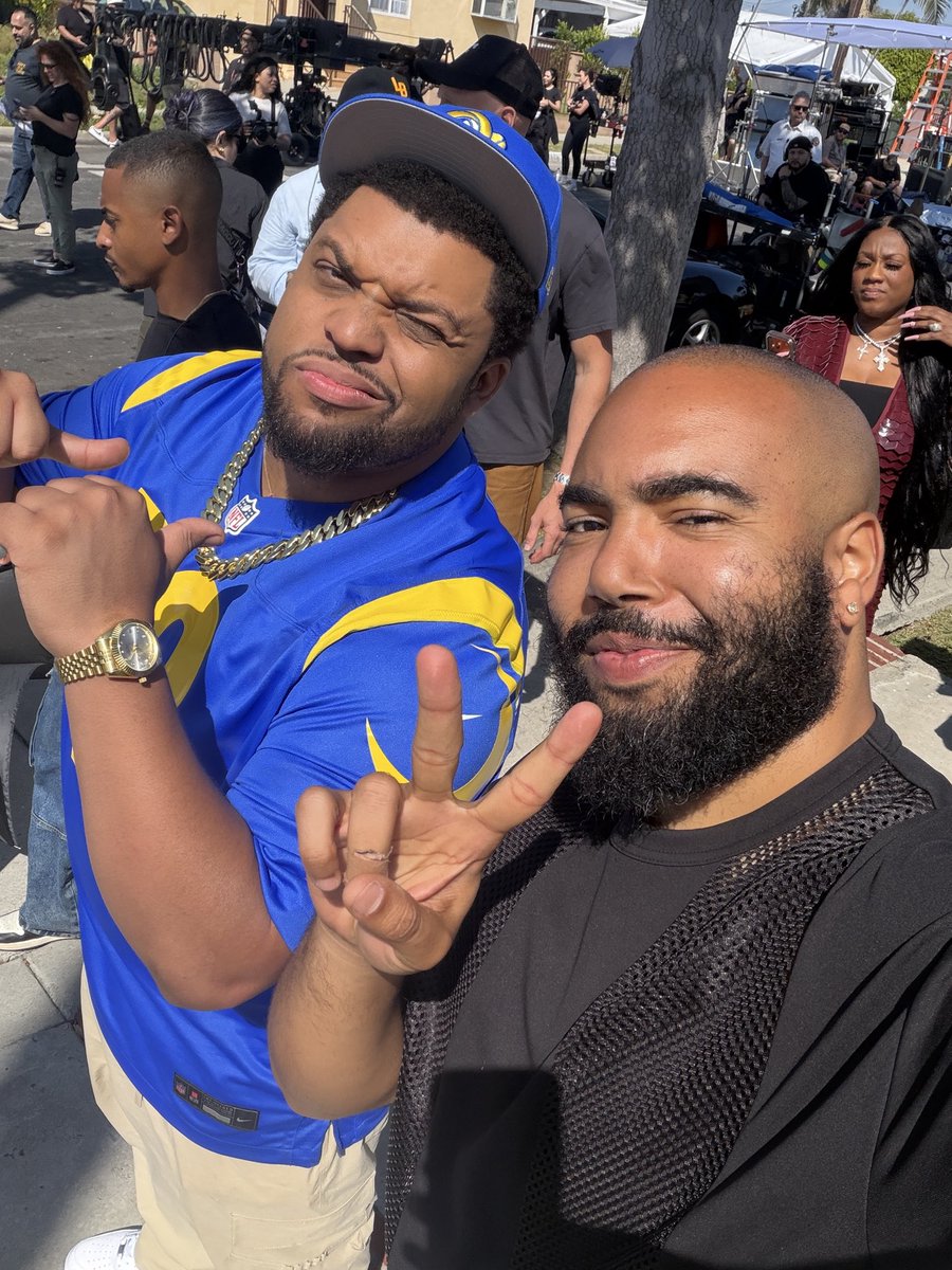 diondemetries's tweet image. shooting this Draft spot in my hometown, at the legendary #Friday house with @OsheaJacksonJr was a full circle moment. time flies, but classic Black film lives foreva eva!