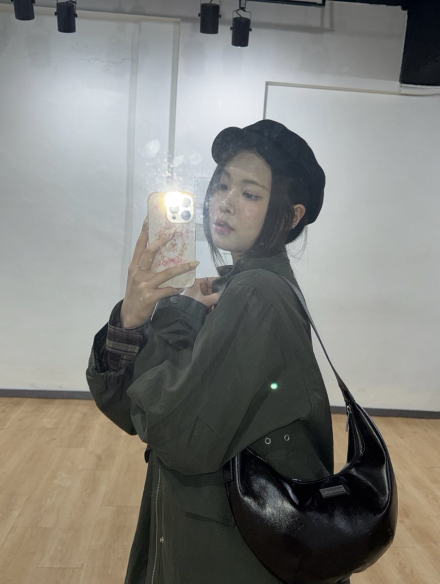 swan hours tweet media