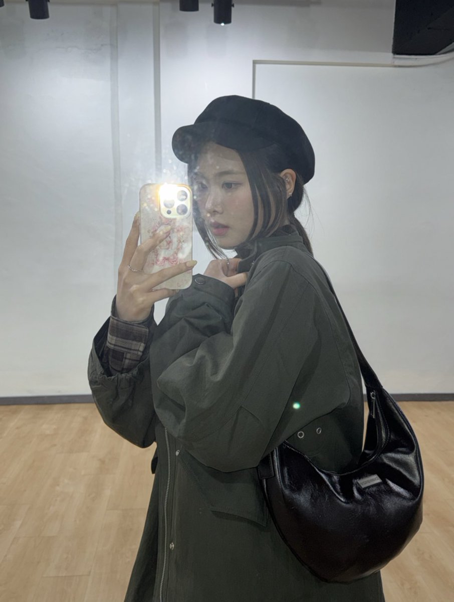 swan hours tweet media