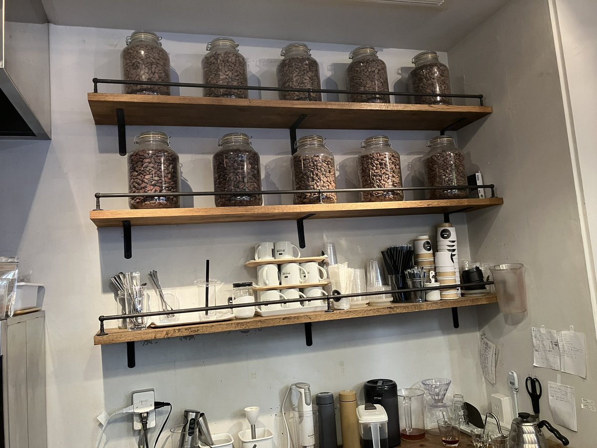 tsuuuuuust's tweet image. ミニマル富ヶ谷本店のMinimal体験セット
ドリンクとのペアリングが楽しめる。
チョコレートは上段のダークが好み。
表現力がなくて上手く言えないけど、コーヒーが燻されたような特徴的な風味ですごく美味しかった！
#minimalbeantobarchocolate
#Minimal
#ミニマル富ヶ谷