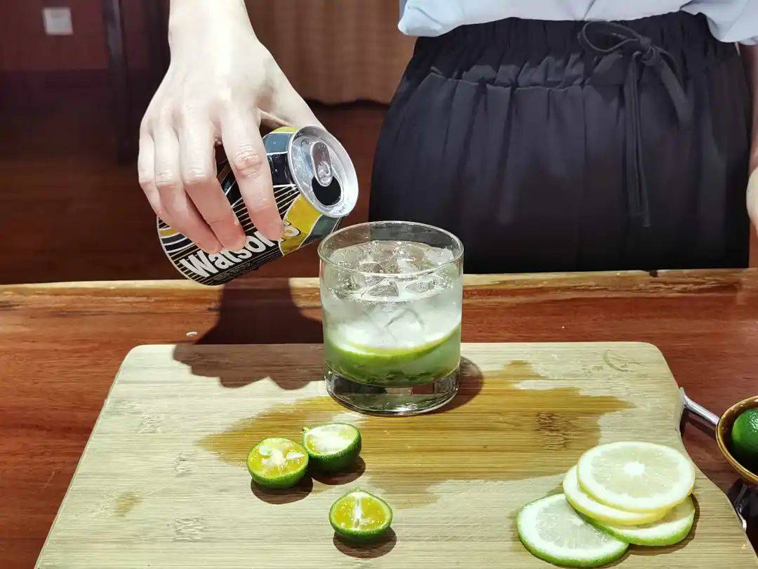 PerouJacqueline's tweet image. "Swap fried for grilled, soda for infused water—small swaps = big results!  10g protein per bite, 0 added sugars. Your 30-day fat loss win starts here.  #LeanEats #FitGoals"