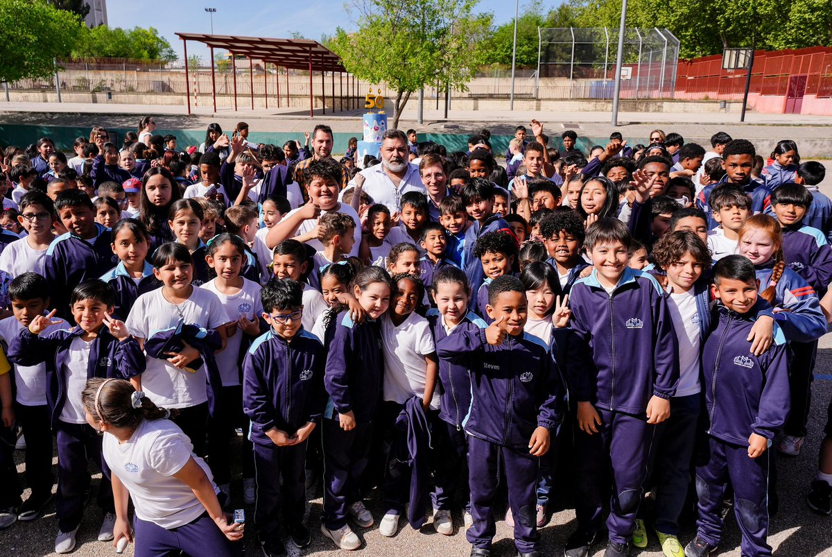 No es un colegio de Ecuador, es un colegio de la capital de España, o lo que queda de ella...