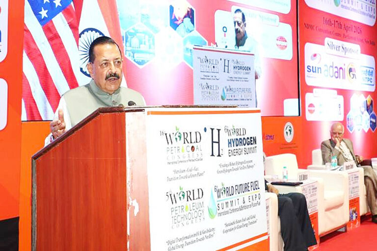 EPRmagazine's tweet image. 𝗜𝗻𝗱𝗶𝗮 𝗽𝗼𝘀𝗶𝘁𝗶𝗼𝗻𝗶𝗻𝗴 𝗶𝘁𝘀𝗲𝗹𝗳 𝗮𝘀 𝗴𝗹𝗼𝗯𝗮𝗹 𝗽𝗹𝗮𝘆𝗲𝗿 𝗶𝗻 𝗰𝗹𝗲𝗮𝗻 𝗲𝗻𝗲𝗿𝗴𝘆: 𝗗𝗿. 𝗝𝗶𝘁𝗲𝗻𝗱𝗿𝗮 𝗦𝗶𝗻𝗴𝗵

Read more: eprmagazine.com/news/india-pos…

#CleanEnergy #IndiaEnergy #SustainableIndia #EnergyInnovation #NuclearEnergy #GreenTech