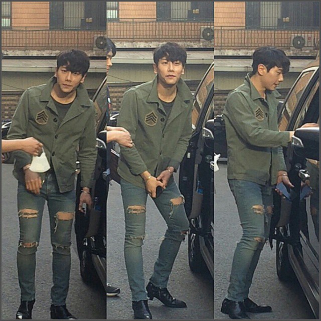 01hs01's tweet photo. 입덕 이후 실시간으로 반바지 사진 본 거 이번이 처음인 것 같음
여름에도 노출위치가 핫팬츠나 다름없는 긴바지는 입을지언정 반바지는 절대 안 입길래 앞으로 종아리는 못 보겠구나 생각한 적이 있었음 https://t.co/Yg6swgPMEW