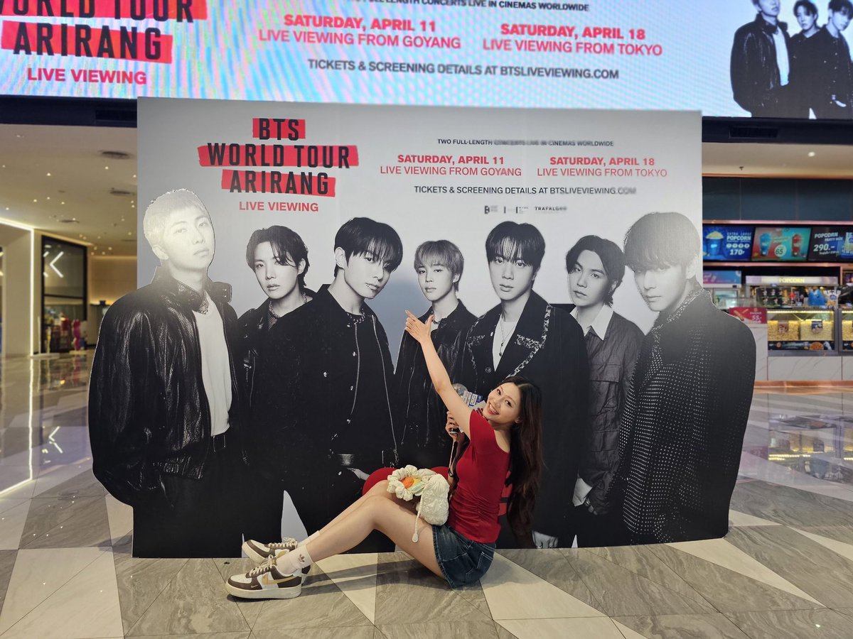 WeLoveSF's tweet image. #KINGISBACK_อารีรังดังก้องSF
🔥BTS 2.0 นี่มันปังที่สุดเลยล่ะ
บรรยากาศ #ARMY มันส์ต่อรอบโตเกียว ฮอตยิ่งกว่าซัมเมอร์นี้

🔴BTS WORLD TOUR ‘ARIRANG’ IN JAPAN
วันนี้ ที่ เอส เอฟ

#BTS #BTS_WORLDTOUR
#BTS_ARIRANG
#SFMusicInCinema
#SFcinema 👑💜