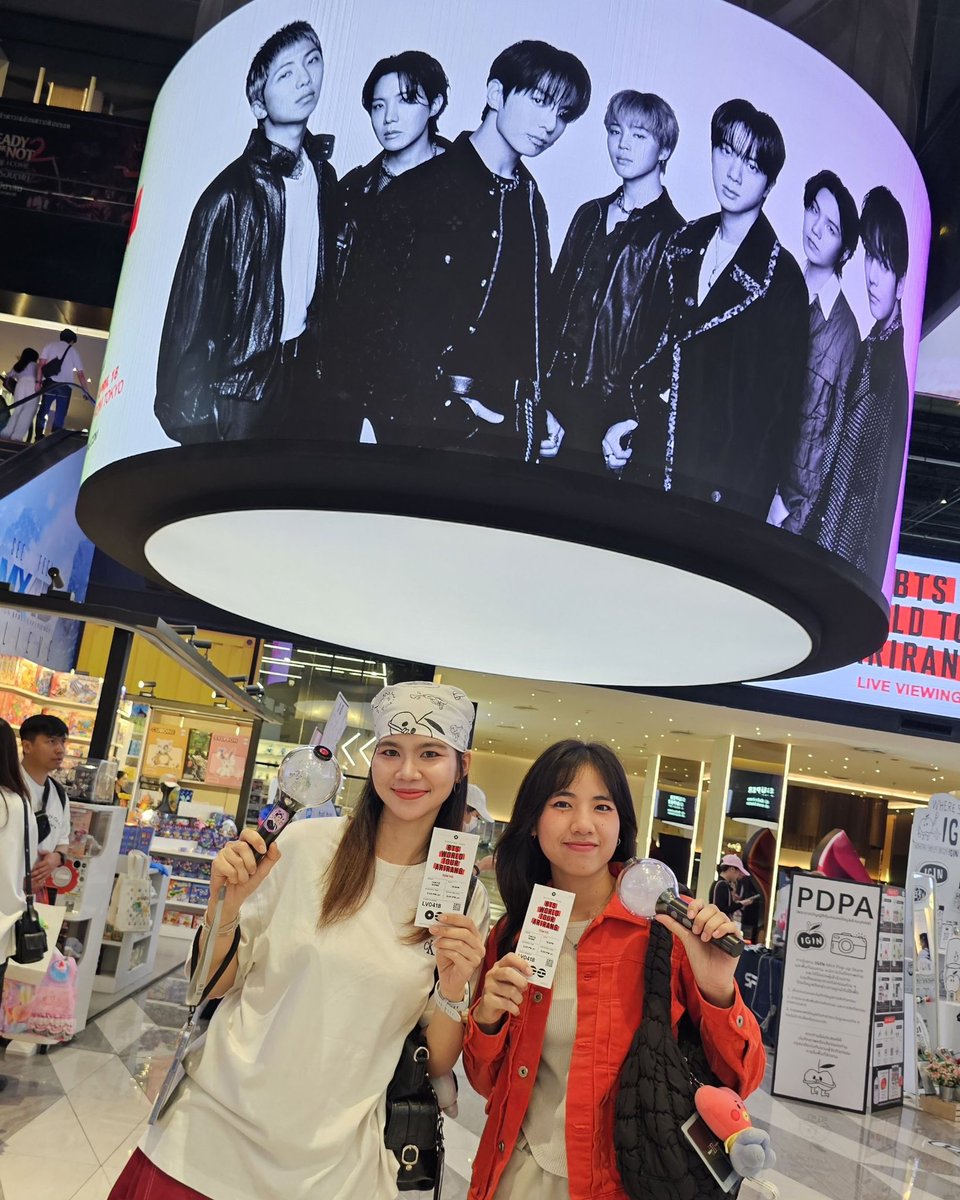 WeLoveSF's tweet image. #KINGISBACK_อารีรังดังก้องSF
🔥BTS 2.0 นี่มันปังที่สุดเลยล่ะ
บรรยากาศ #ARMY มันส์ต่อรอบโตเกียว ฮอตยิ่งกว่าซัมเมอร์นี้

🔴BTS WORLD TOUR ‘ARIRANG’ IN JAPAN
วันนี้ ที่ เอส เอฟ

#BTS #BTS_WORLDTOUR
#BTS_ARIRANG
#SFMusicInCinema
#SFcinema 👑💜