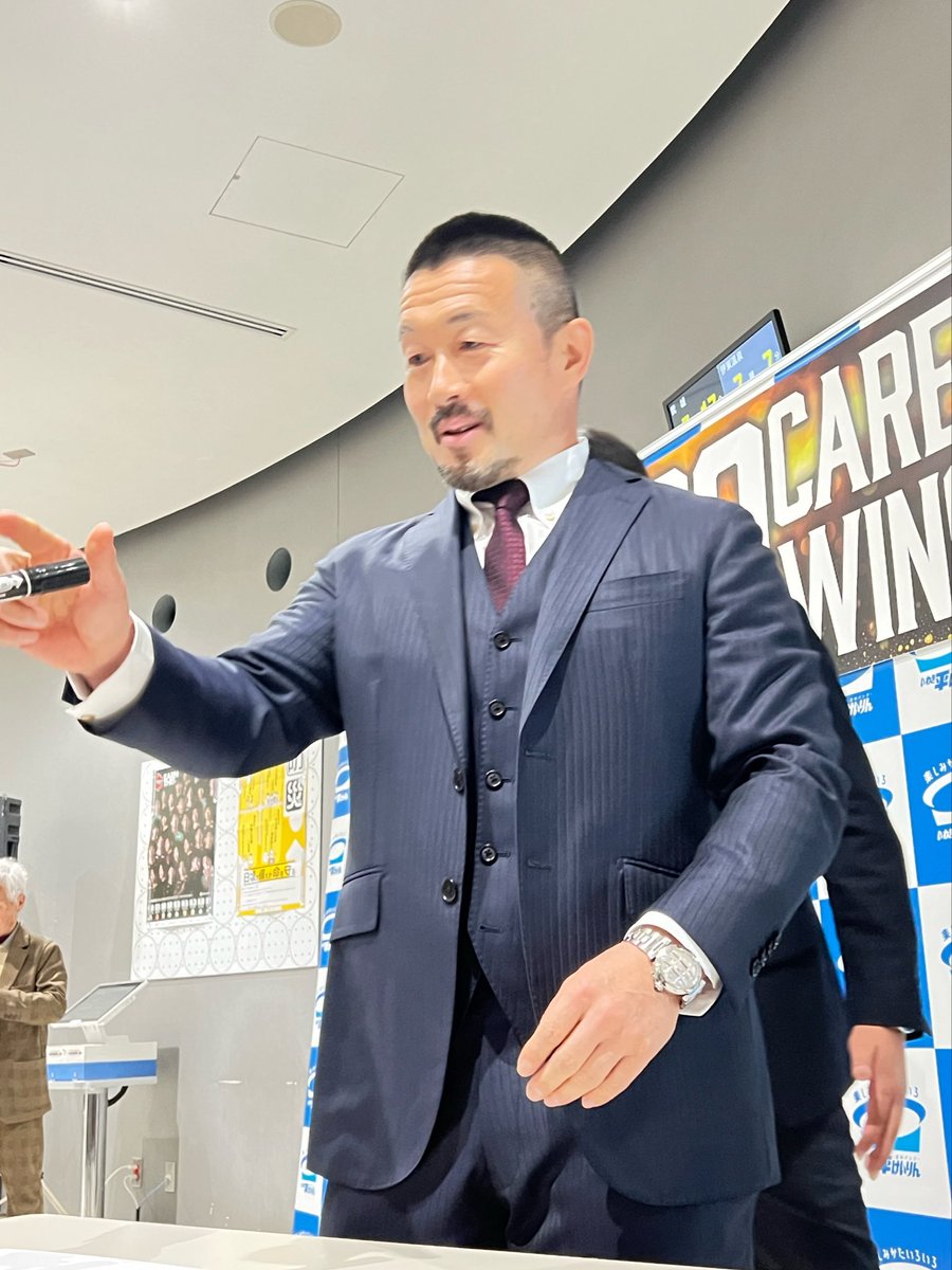 いわきのお客さん達優しいから
富山から来たのーって話してたら
前で写真撮りな、って
ずんずん背中押してくれて最前で
しゃがみ込んだ笑