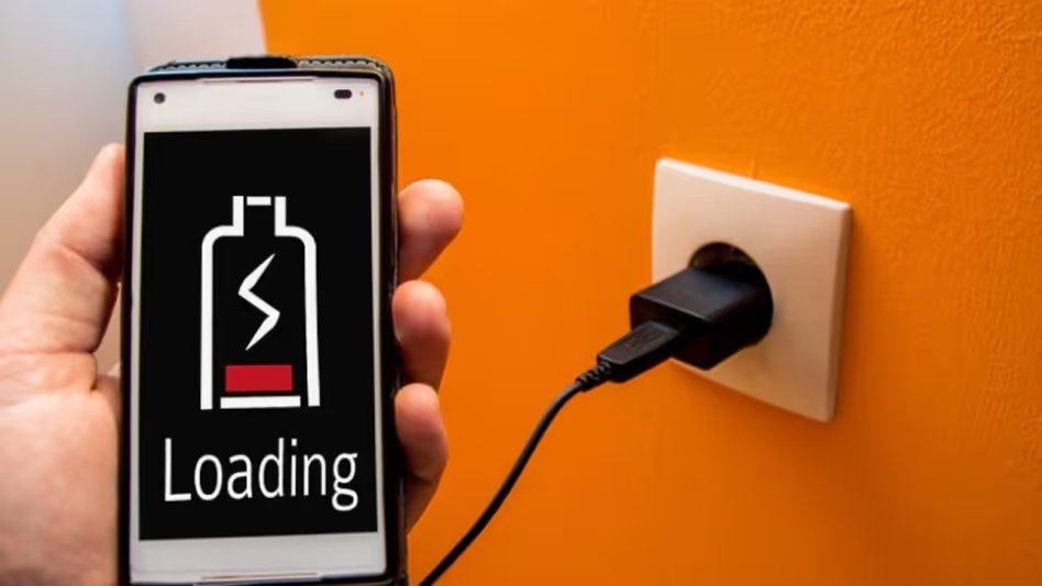 GoodNewsToday's tweet image. Mobile Battery Drain Issue: आपके मोबाइल की भी बैटरी नहीं चलती 1 दिन भी.. अपना लें ये टिप्स, 4 दिन तक नहीं लगाएंगे चार्जर को हाथ

#Technology #Tips #Mobile #BatteryHealth 

पूरी खबर पढ़ें:  tinyurl.com/4vf5xdsh