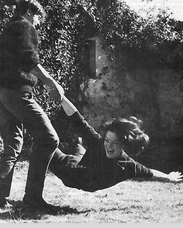 CasaLettori's tweet image. “Quando nell’amore si smette di combattere, l’amore non c’è più.”

Søren Kierkegaard

#Foto a #CasaLettori