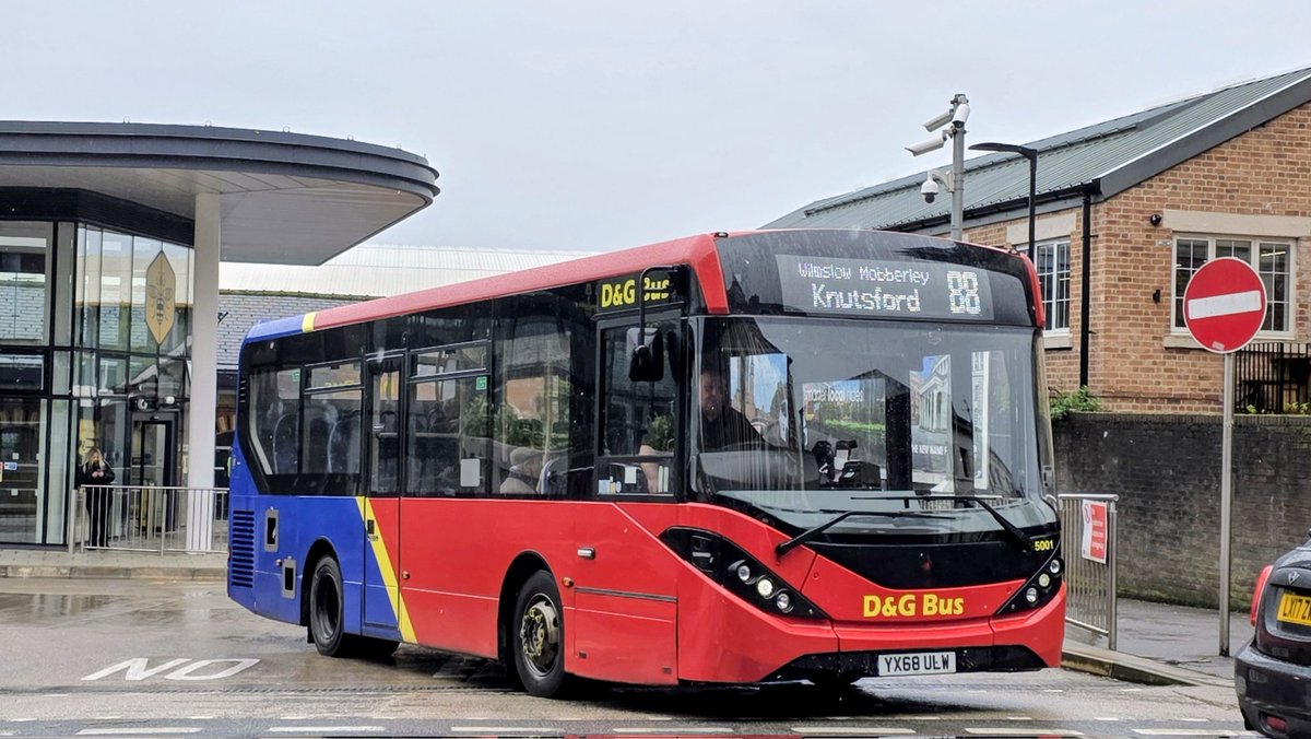 WC2512's tweet image. Little red whippet 💨

@DG_Buses 5001 - YX68 ULW in #Altrincham Interchange yesterday afternoon working a 88 service back to #Knutsford.
