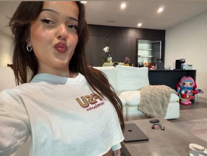 itsairikacal's tweet photo. Feeling a little too cute to sit still 👇🏻
like = 💋 pic
reply = 😘 tease
rt = 🔥 secret
follow = 😈 rate https://t.co/TudKjrU8vn
