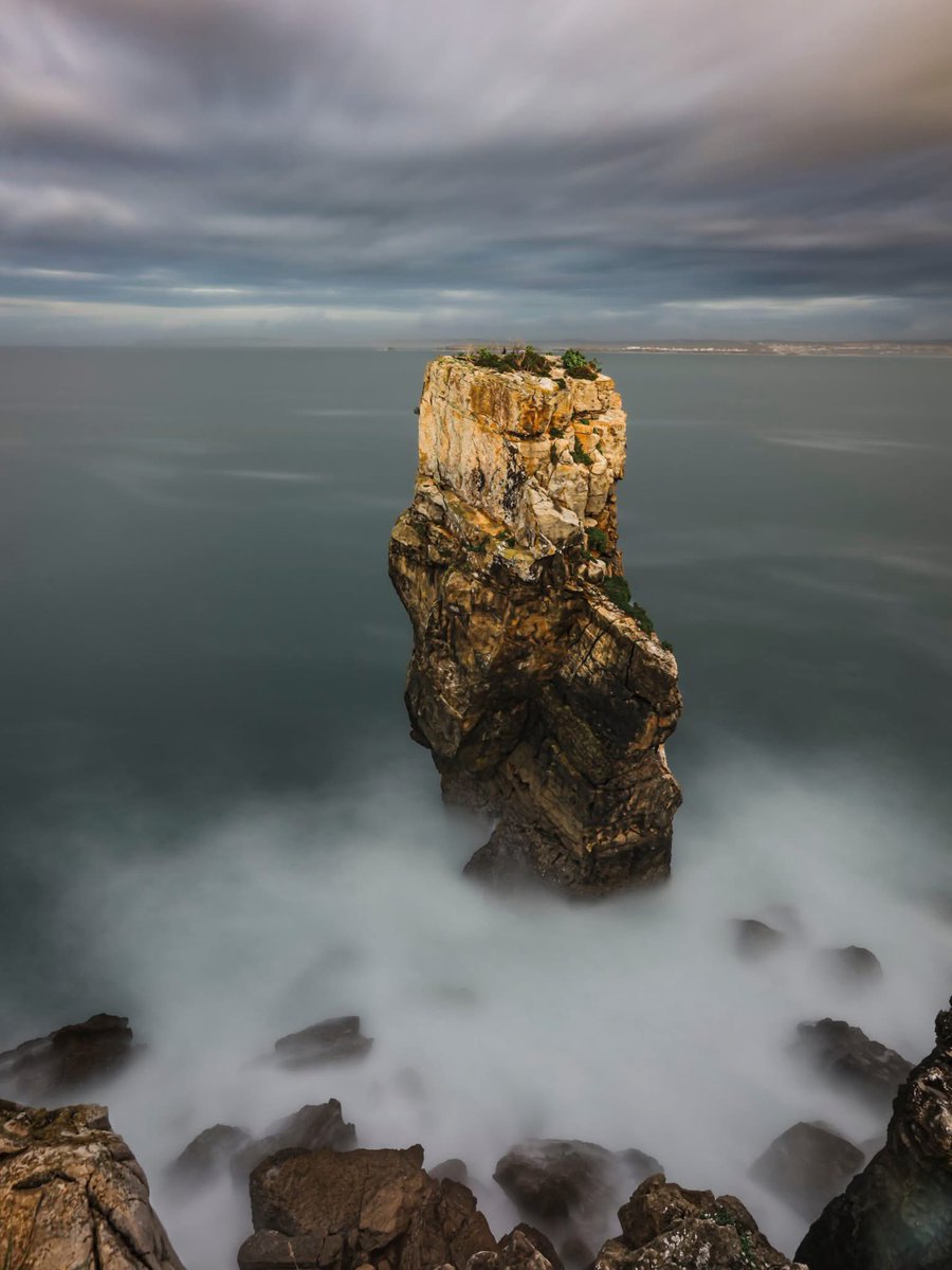 M_Fawaz91's tweet image. #Nature #NatureExplorer #NatureBeautiful #NaturePhotography #X #Dailypic 

Standing alone, unshaken 🌊
Where the ocean roars and time stands still.