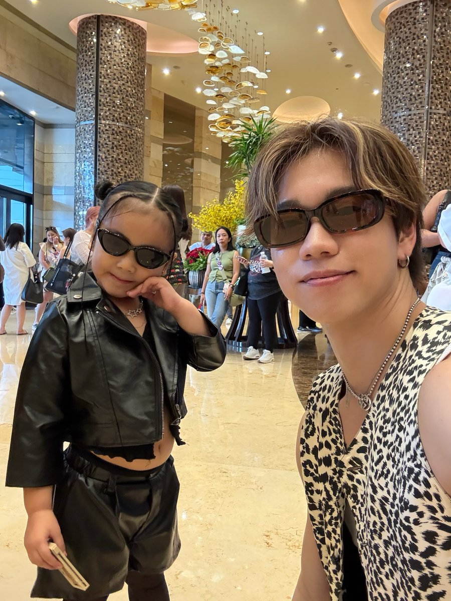 yuta_in_tokyo_'s tweet photo. Jolin!?

#WakasAtSimula #SB19 #SB19WaS #WaSTheFinale #YUTA https://t.co/YyIbHrDoWn
