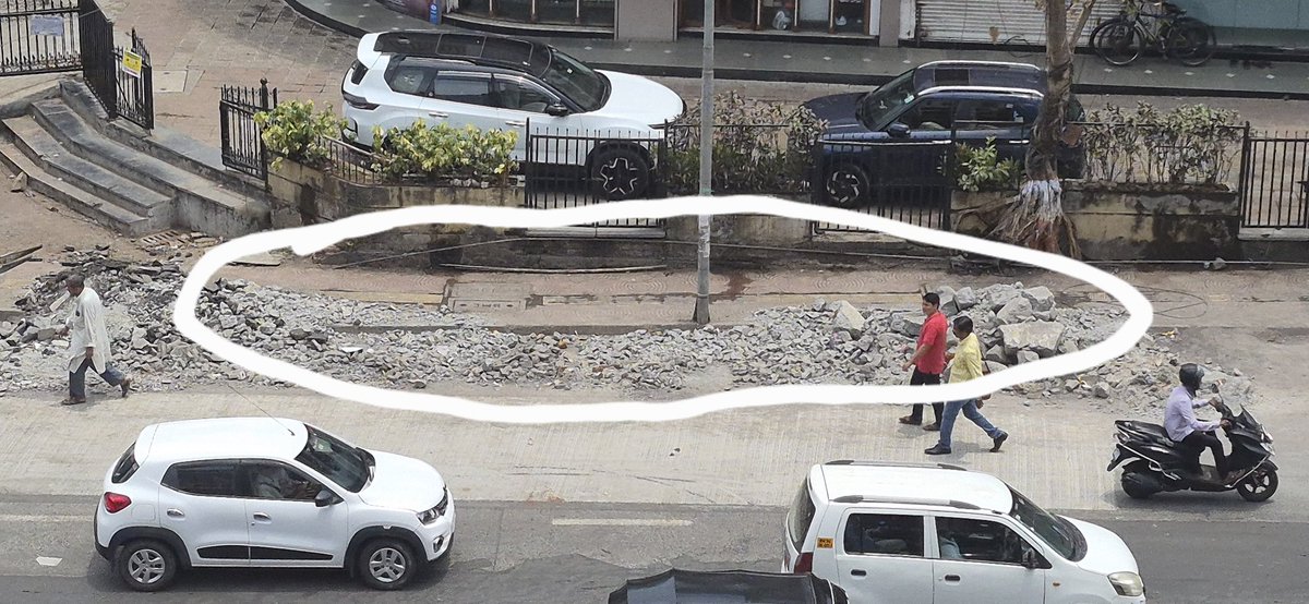 MehulPa88197334's tweet photo. @MaladCitizen @mybmc @mybmcWardPN  Hi, the attached debris are lying since more than a week, can you pls clear it. Location Opp Classic Vision, SV Road, Malad West. Landmark near Bata Showroom. Thank you! https://t.co/nnlo6cbSgn