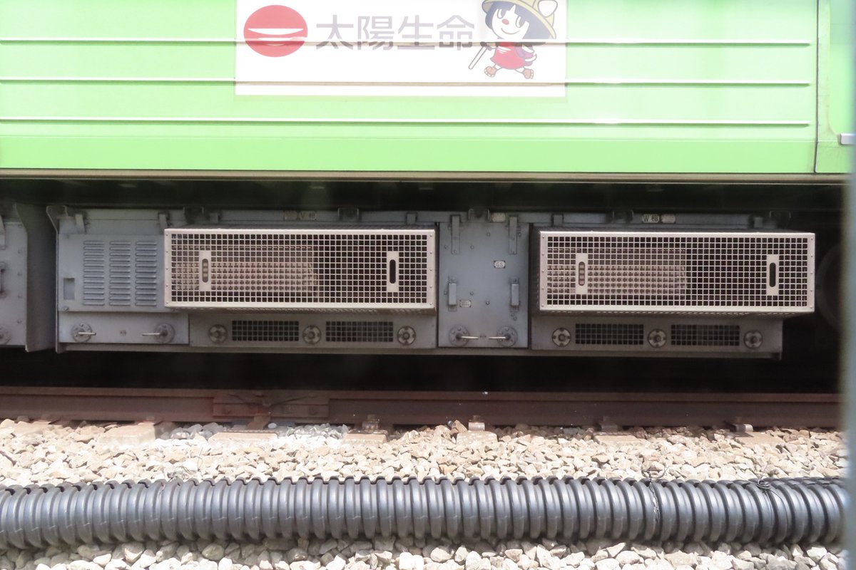 京王8000系 8713F デハ8013 VVVFインバータ装置 V相・W相側(海側) 銘板はU相側にあるので読んでいないがVFG ...