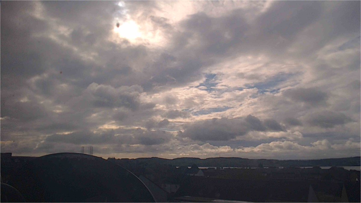 _DundeePerfect_'s tweet image. This wouldn't be so bad if other parts of the UK haven't been near 30c.
Even things like Windy don't match actual temperatures as watch videos in glorious Sunshine.
Videos in the Glens sunny as well.
#Dundee yet to have a good day yet, #rain due any minute and still this Wind.