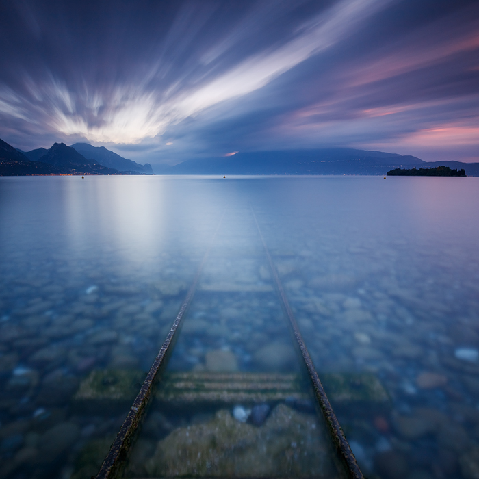 artlimitednet's tweet image. Blue Dawn by Martin Rak artlimited.net/19577
#landscapecaptures #lake #longexposure #discoverlandscape #river #mountains #photographyislifee #clouds #long #lago #colour #fineart #digital #morning #garda #exposure #square #color #colours #photography #slowshutter #landscape…