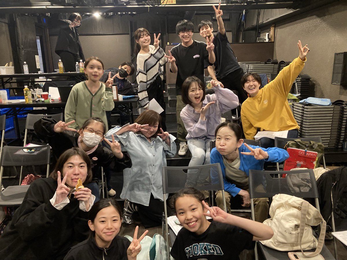 amedama_candy13's tweet photo. 今日は朗読劇「畏邂物語」の場当たり✨
すごい。素敵世界に仕上がってきてます！まだまだご来場予約受付中です！

写真は全員じゃないけどチーム雪メンバーでの稽古オフショット❄️ 
2枚目はタメ組蒼依(@Aoooooi_mana )との2ショット！

🎫飴玉扱いのご予約はこちらから🔽
https://t.co/qHHP0fNHb1 https://t.co/YKu5poBWKE