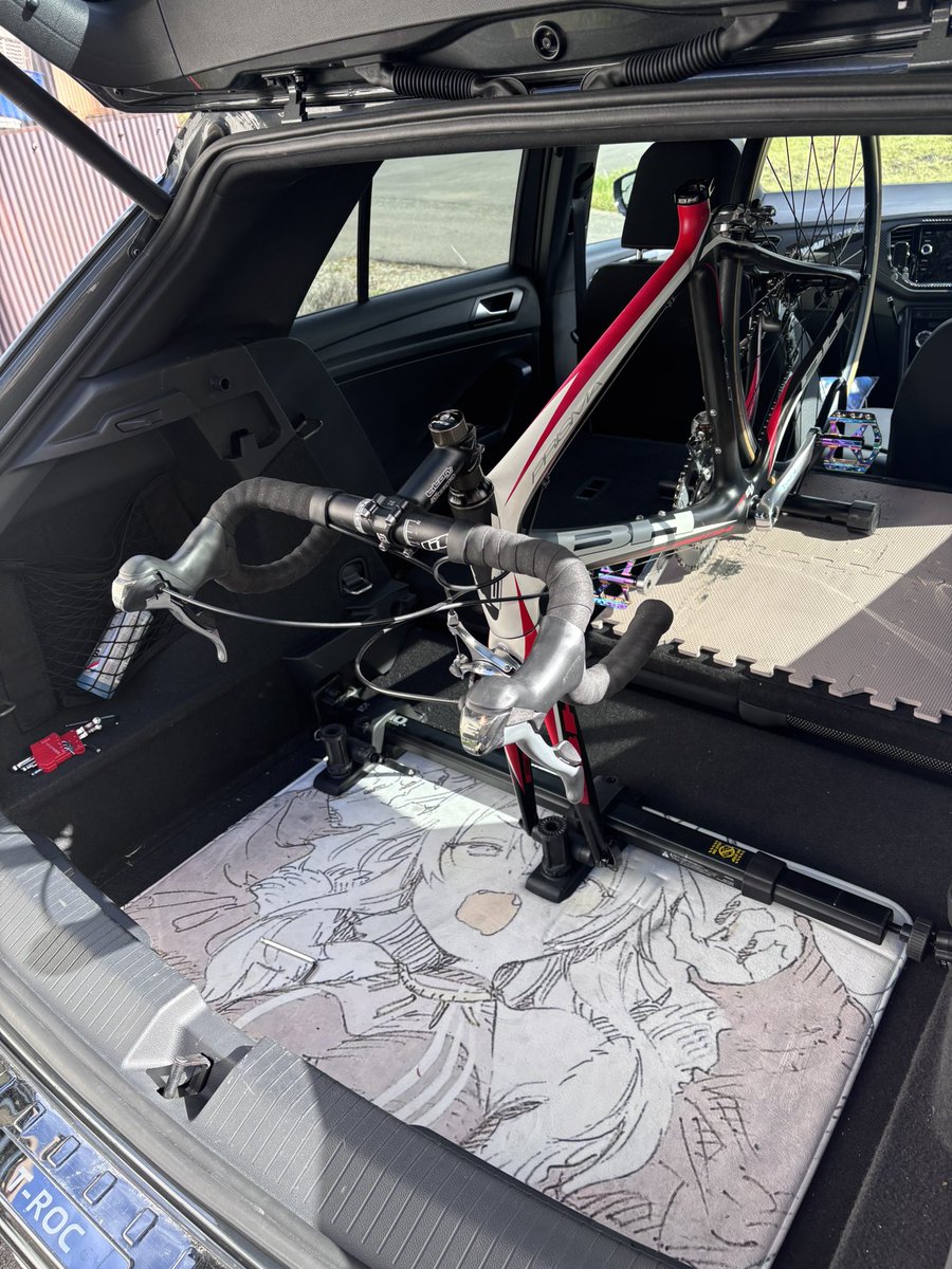 yui2_freerun's tweet photo. クロスバイクから遂にロードバイクに
 古いモデルだがコンディション良さげなBHのカーボン
とりあえずこれでロードバイクに慣れてから
新品なり高年式のモデルを買おうかと

明日から少しずつ身体を慣らしていこう https://t.co/p3Q62Cflnn
