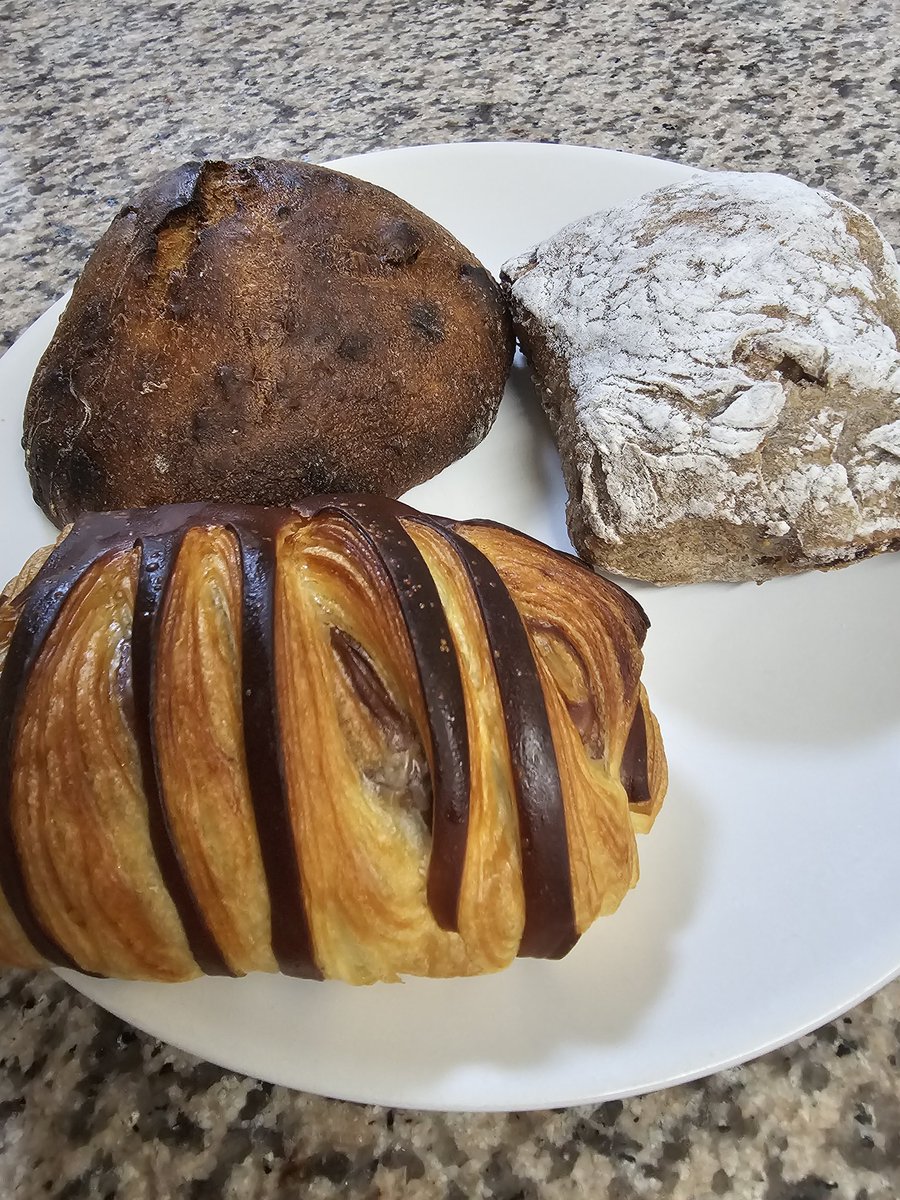 ４/26日  まめまめマーケットに!
藤枝 ブーランジェリーモザイクさん
パンは
もっちり食感と小麦の旨味にドライフルーツが加わって本当に美味しい～ 
パン・オ・ショコラは見た目も美しくチョコレートと生地のバランスが絶妙
#ブーランジェリーモザイク
#まめまめマーケット
#まめまめ 

<a href="/mosaiquee/">mosaique emporium</a>