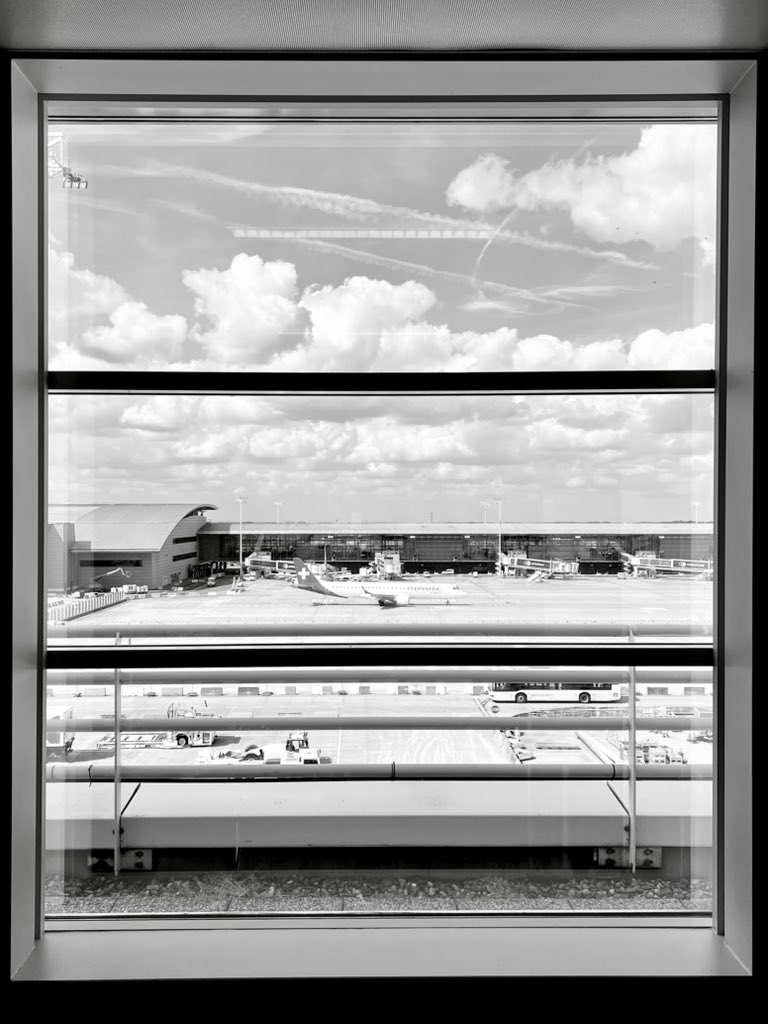 RichMonochrome's tweet image. Waiting to Depart #Brussels #lateupload #16Apr #blackandwhite #monochrome