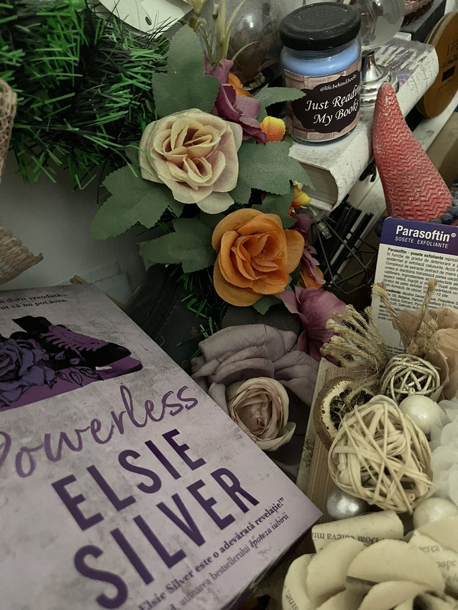 wolfsangel's tweet image. Joacă. 📕 📖 carte. Lectură. În familie. 
În sfârșit #powerless de @authorelsiesilver de la @epicapublishinghouse @epiclovebooks a ajuns la mine! Abia aștept să descopăr povestea enigmaticului jucător de hochei! #doarcitește #justreadingmybooks #lecturileprimăverii