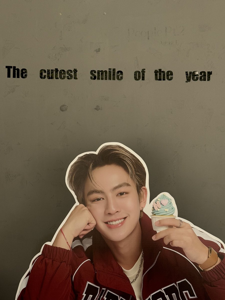 isCurrent 🐷ྀིྀི𑁤ᵕ̈ tweet media