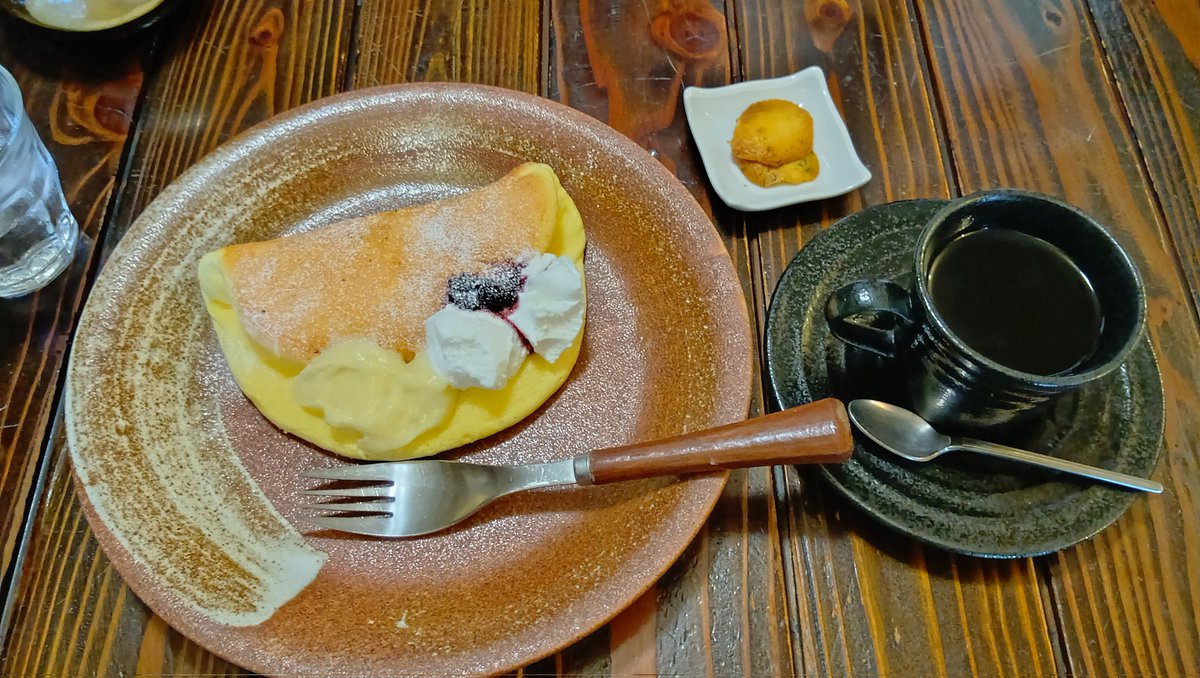 ホットサンドセット
スフレパンケーキ

ちゃんと食事のも食べとかなきゃともう一軒
閉店間際に入っちゃって、すぐ出来るのを作ってもらったありがとうございます😊💦

くわっちーさびたん🙏