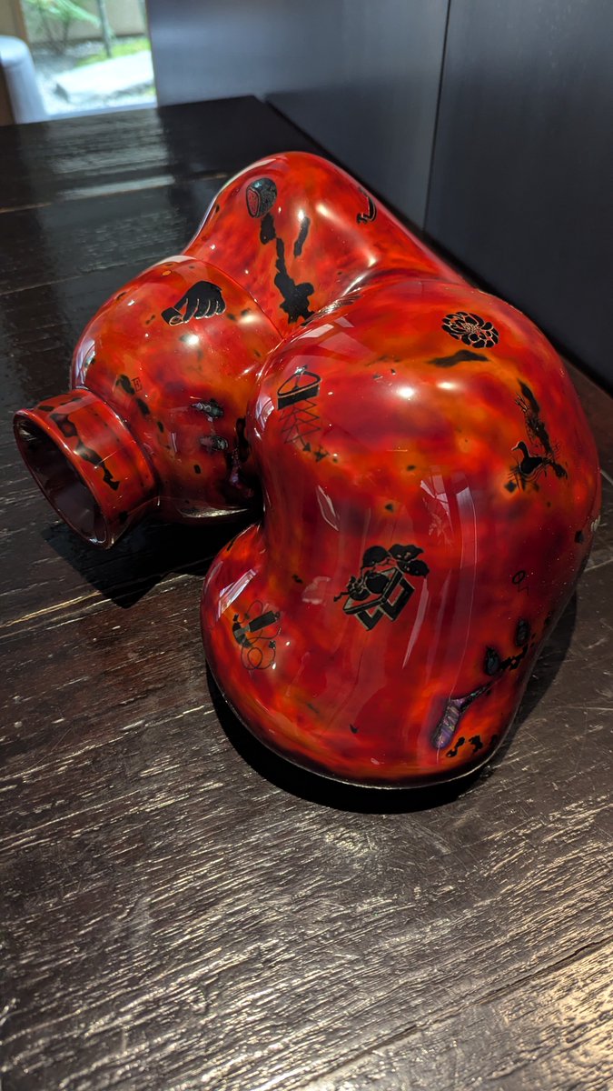 いよいよ明日からZENBI では「染谷聡-trace tracing 」展が始まります。今回は漆を使った染谷聡さんの独創的な世界をお楽しみください。歌人の岡野大嗣さんと一緒にお菓子の世界観を再構築した作品もおすすめです