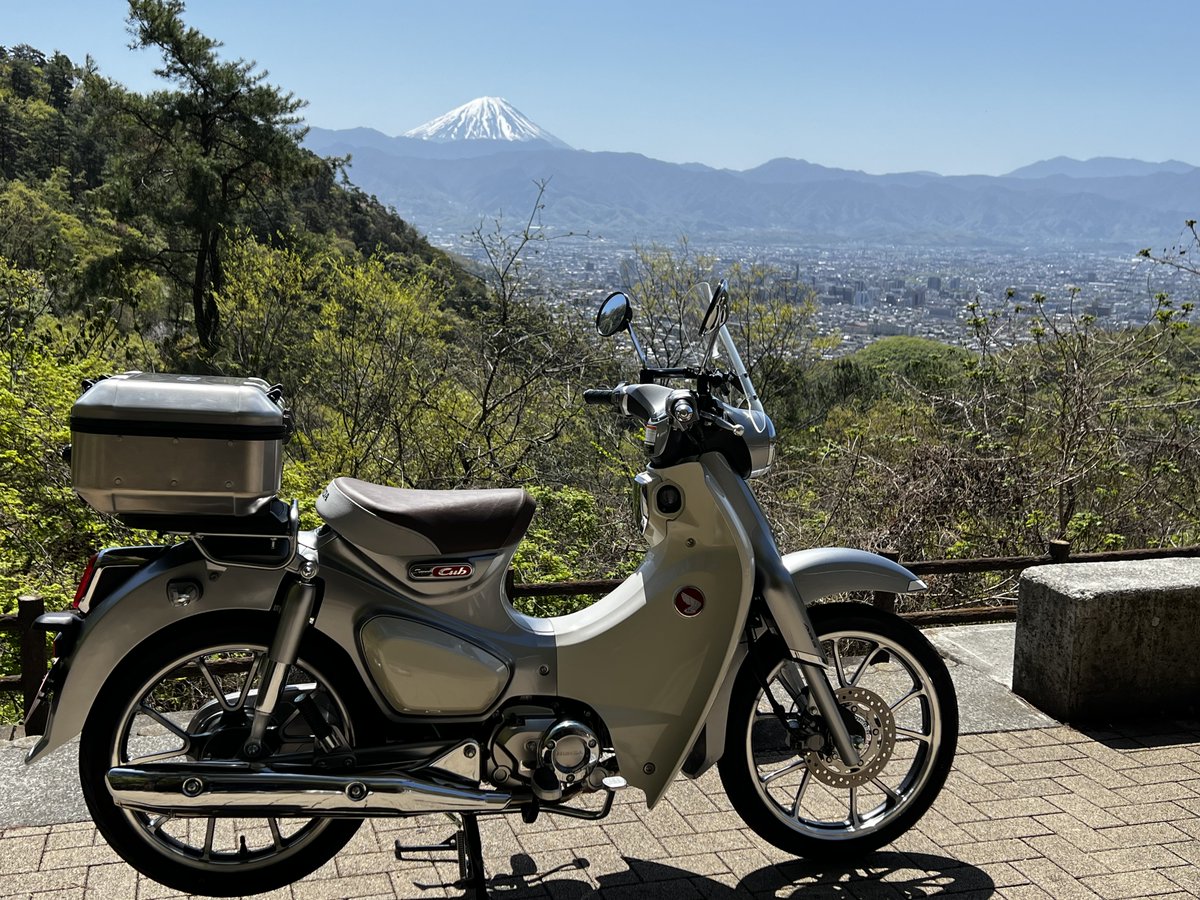 さっきバイクで信号待ちしてたらいきなり声をかけられて『そのカブいい色ですね！』と。ちょっと嬉しかった😊

#スーパーカブ
#C125