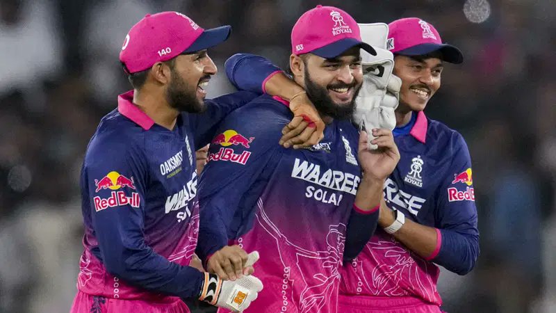 Jadon Dil Kare Kad Ke Main Takda
Taiyon Tere Batue Ch Foto Rakhda 💗🫶🏻