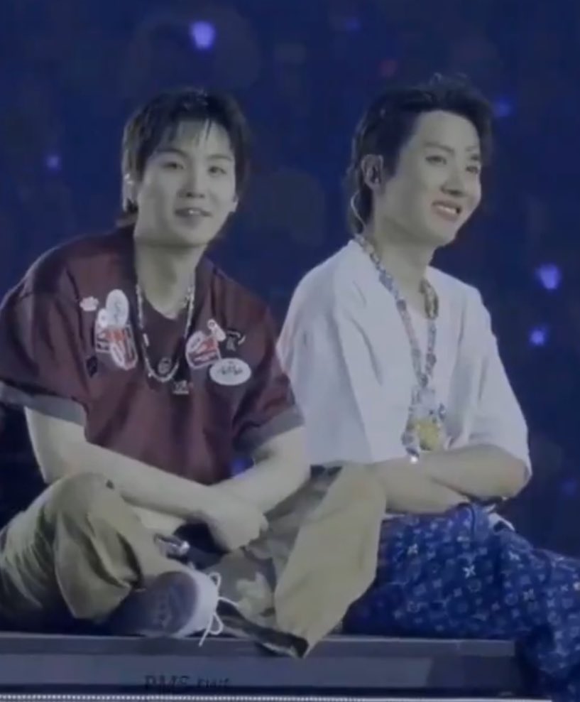 dile⁷ 🪭 new fic 📌 seeing bts vip x3 tweet media