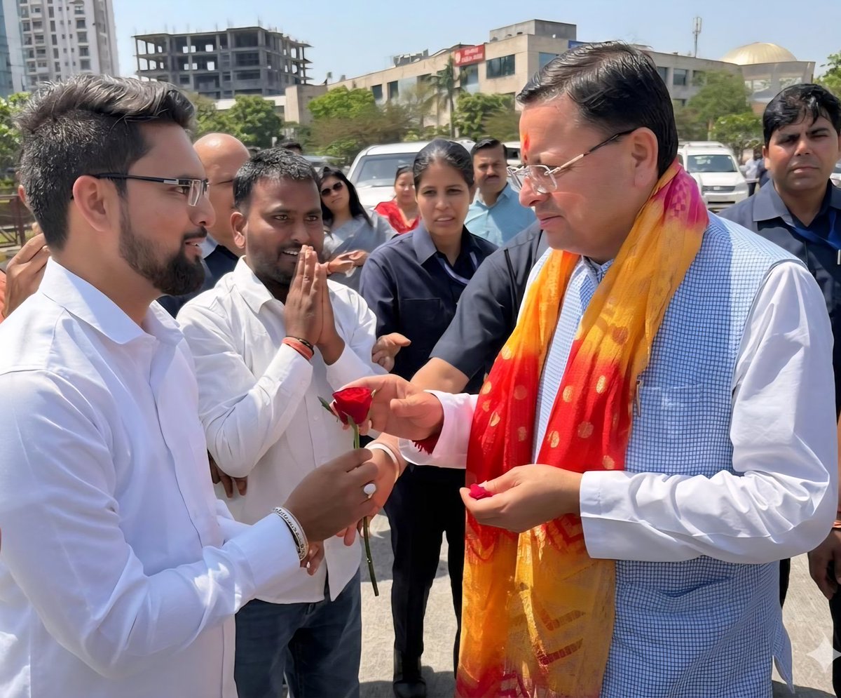 pankajthap's tweet image. आज श्री चार धाम यात्रा 2026 शुभारम्भ के अवसर अपने उत्तराखण्ड के लोकप्रिय मुख्यमंत्री आदरणीय Pushkar Singh Dhami जी का ऋषिकेश आगमन पर एम्स हैलिपैड पर आत्मीय स्वागत एवं अभिनंदन किया।
@pushkardhami
#uttarakhand #bjp #bjym #jilamantri #rishikesh