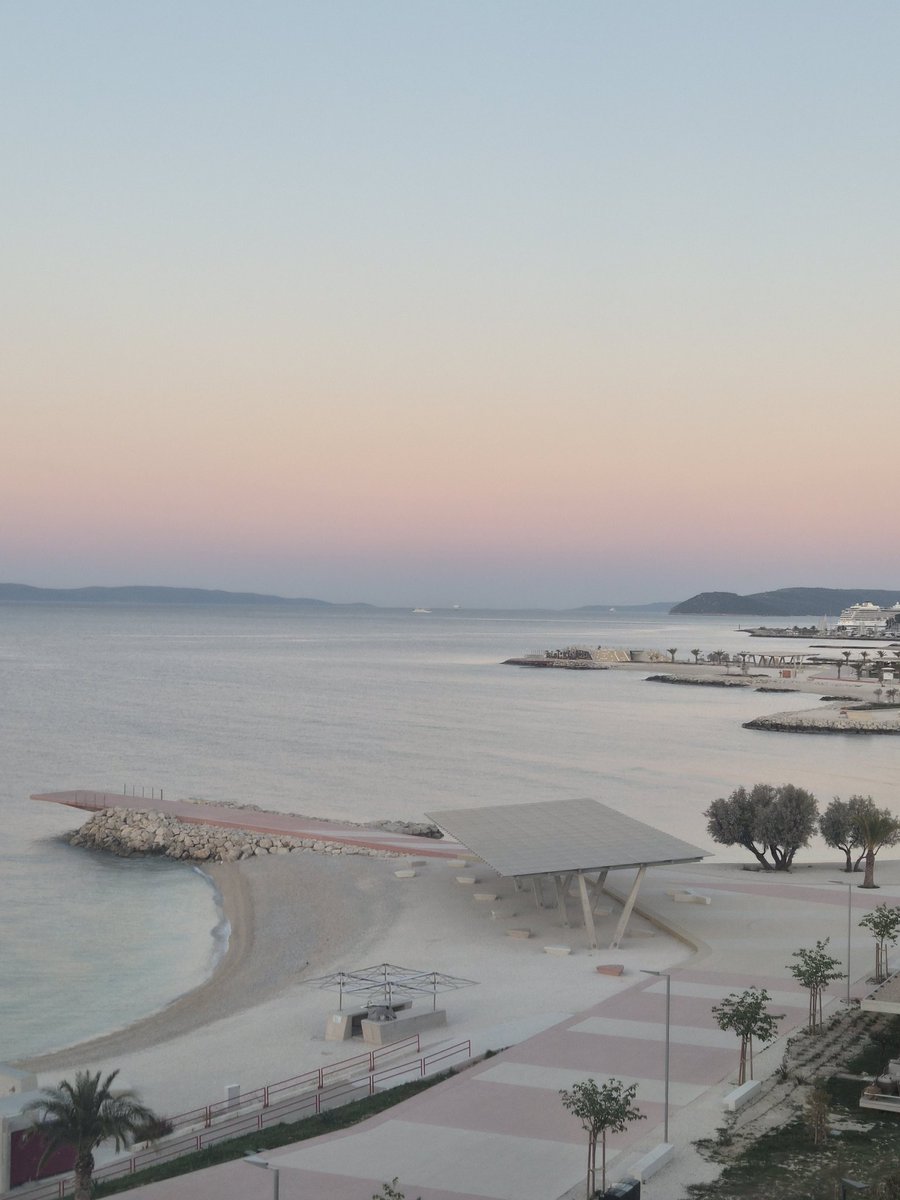 XeniaEmefa's tweet photo. Saw a sunrise, enjoyed the spa and now I'm getting a last taste of the Croatian coast before I have to check out of the hotel ☀️🙂 https://t.co/M7fgvaCumM