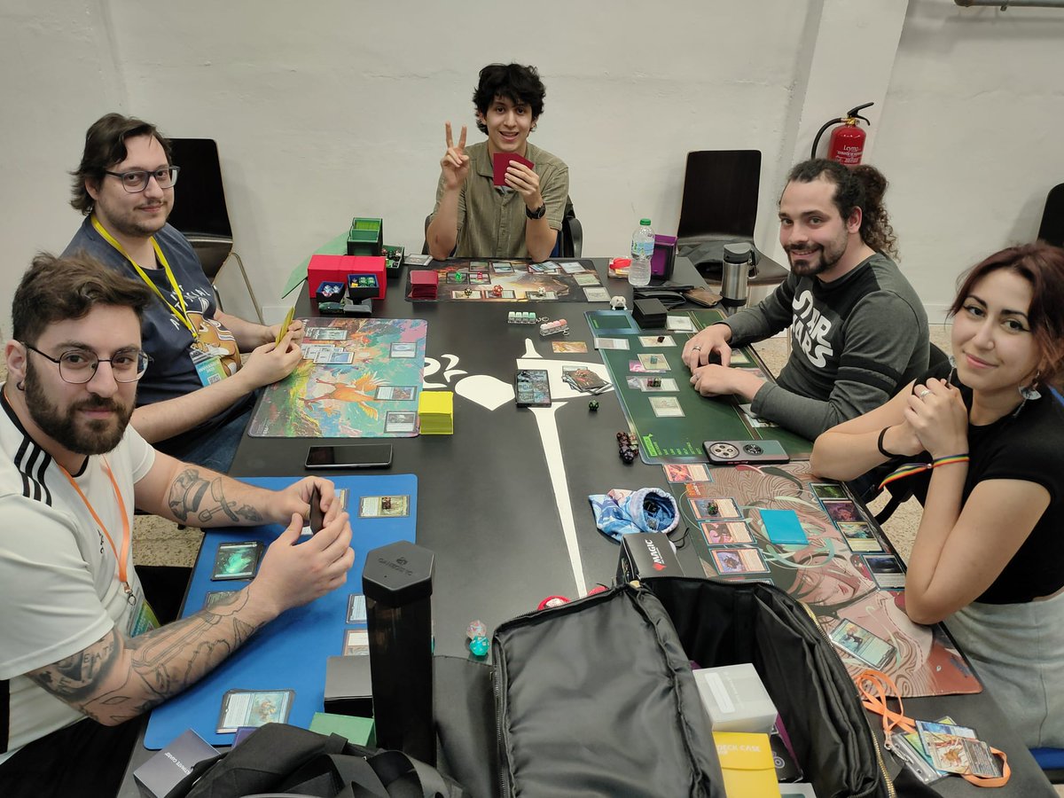 ClubDreadnought's tweet image. Buen comienzo del fin de semana en el Club Dreadnought, partidas a tope y buen rollo im-presionante😅. El resto de finde mucho más.

#clubdreadnought #juegosdemesa #boardgames #eurogames #wargames 

👇👇👇