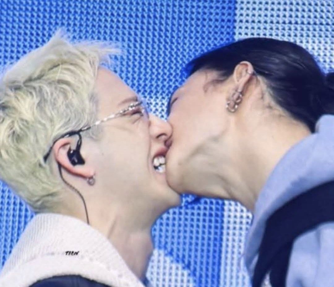 викаса tweet media