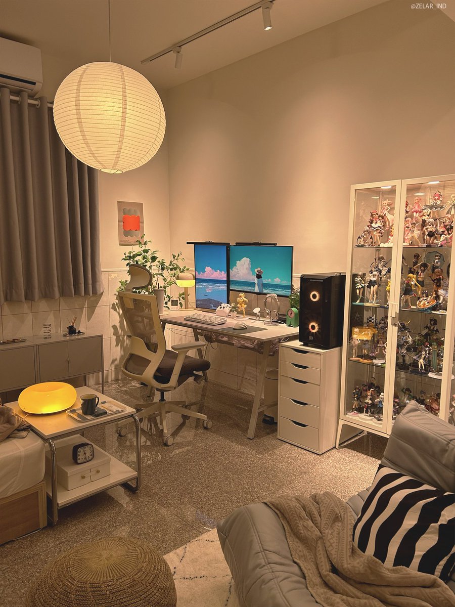 ZELAR_IND's tweet image. 𝓷𝓲𝓰𝓱𝓽🌙 #desksetup