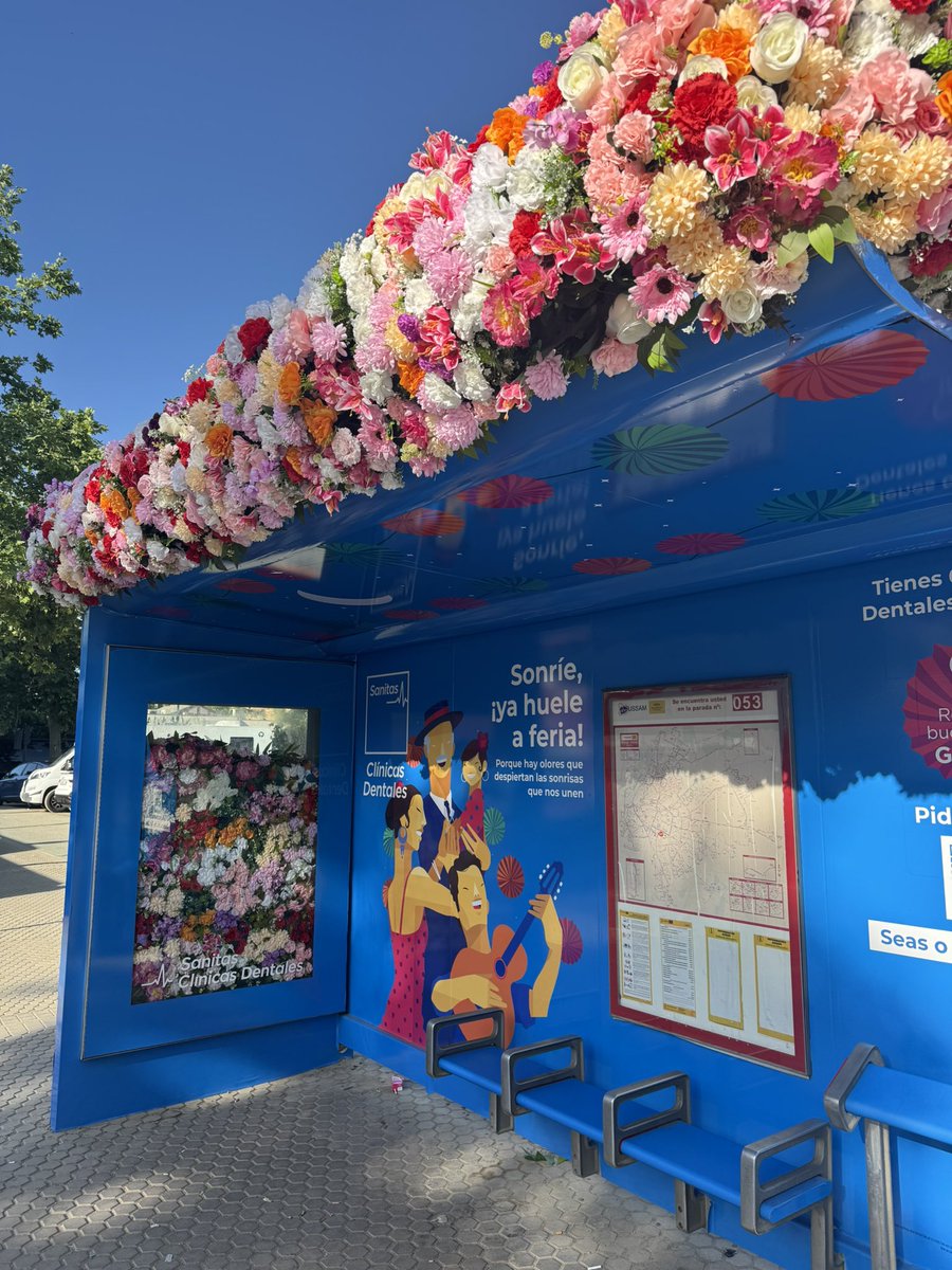NacheteGperera's tweet photo. Hasta las paradas de autobuses se preparan para la feria 🎡 💃🏻 😍Gracias @tussamoficial  @sanitas https://t.co/L6l18S0TSW