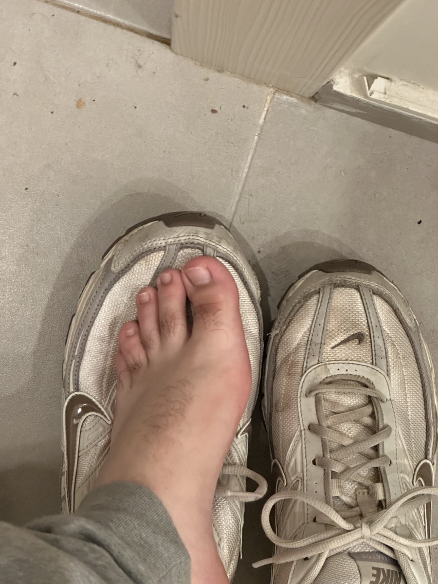 KingGioFeet tweet media