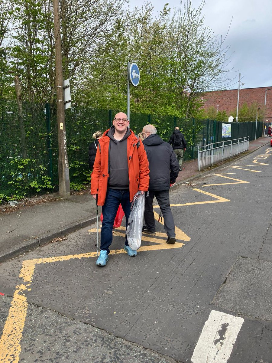 RRR_LUF's tweet image. Community Clean-Up 🌿🧹

A brilliant clean-up session for Roots Community, with support from Lynn, Asda Blackburn Community Champion. A great example of teamwork and community spirit in action.

#RedRoseRecovery #Community #Teamwork #Wellbeing